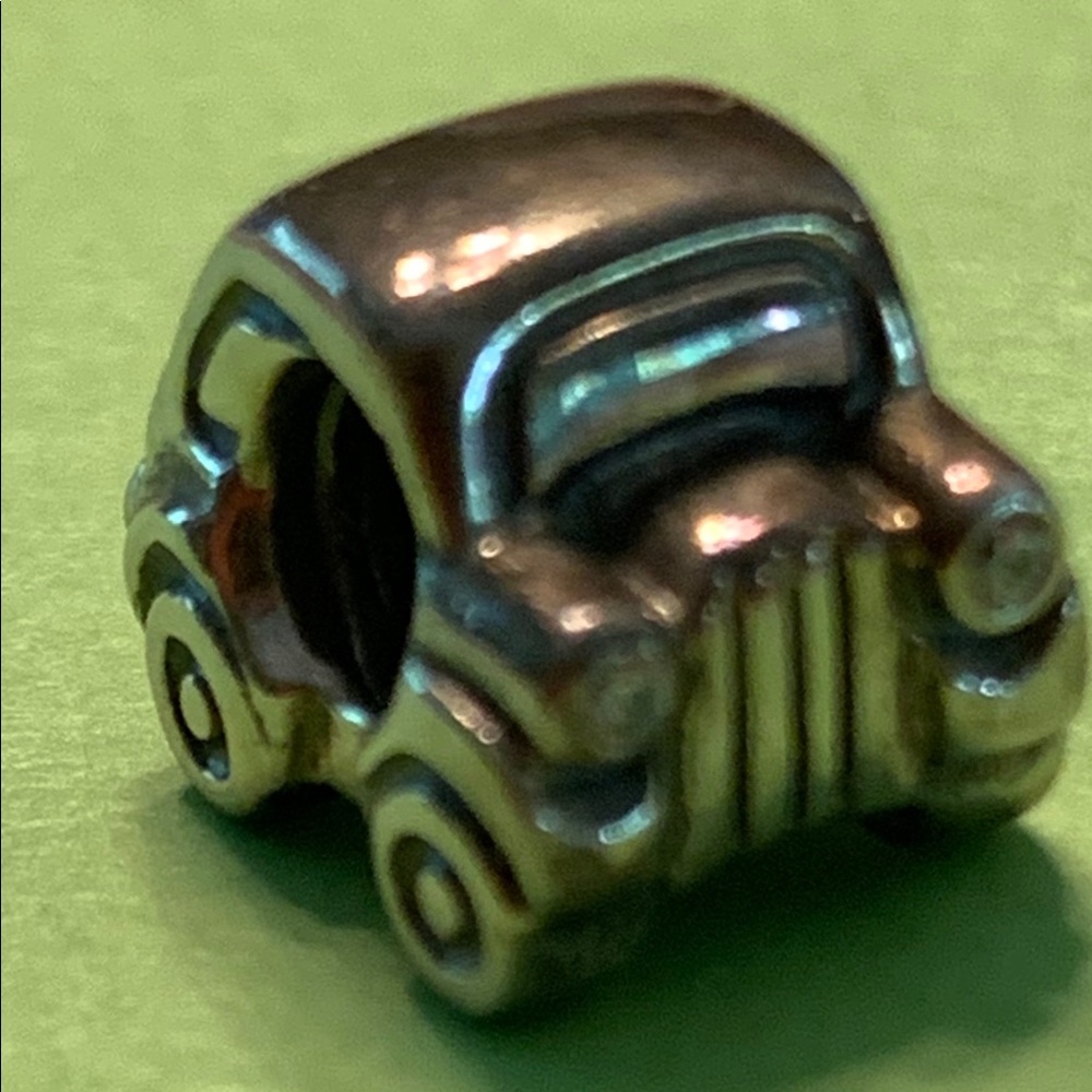 Pandora “love bug” car charm